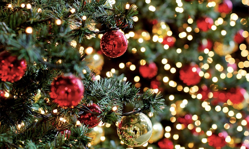 Unique Ways Americans Celebrate The Holidays – From Skiing Santas to Festivus Feats